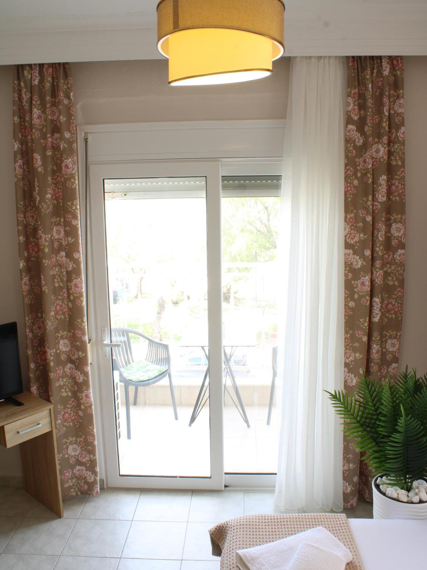 Sunshine Apartments By The Sea Skála Neón Epivatón Екстериор снимка