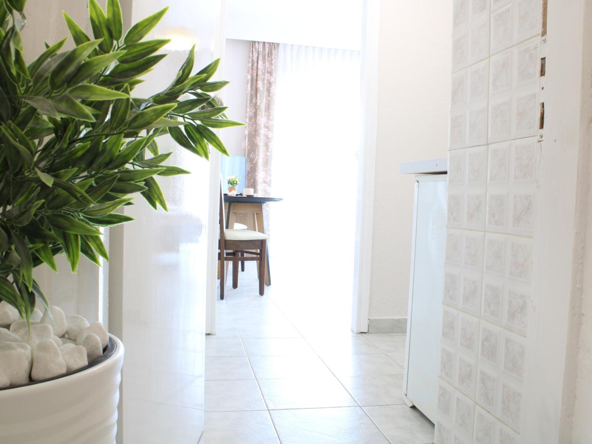 Sunshine Apartments By The Sea Skála Neón Epivatón Екстериор снимка