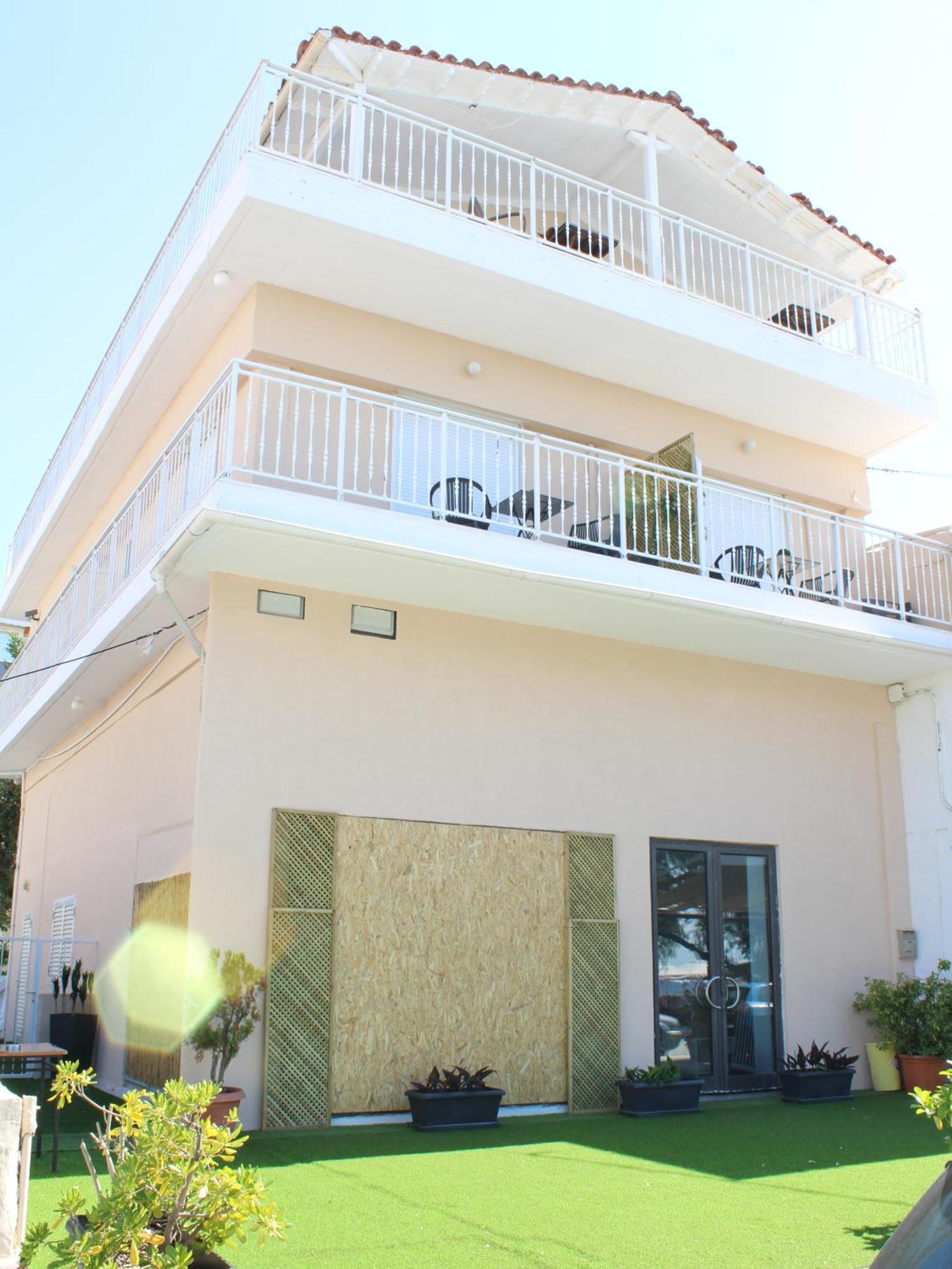 Sunshine Apartments By The Sea Skála Neón Epivatón Екстериор снимка