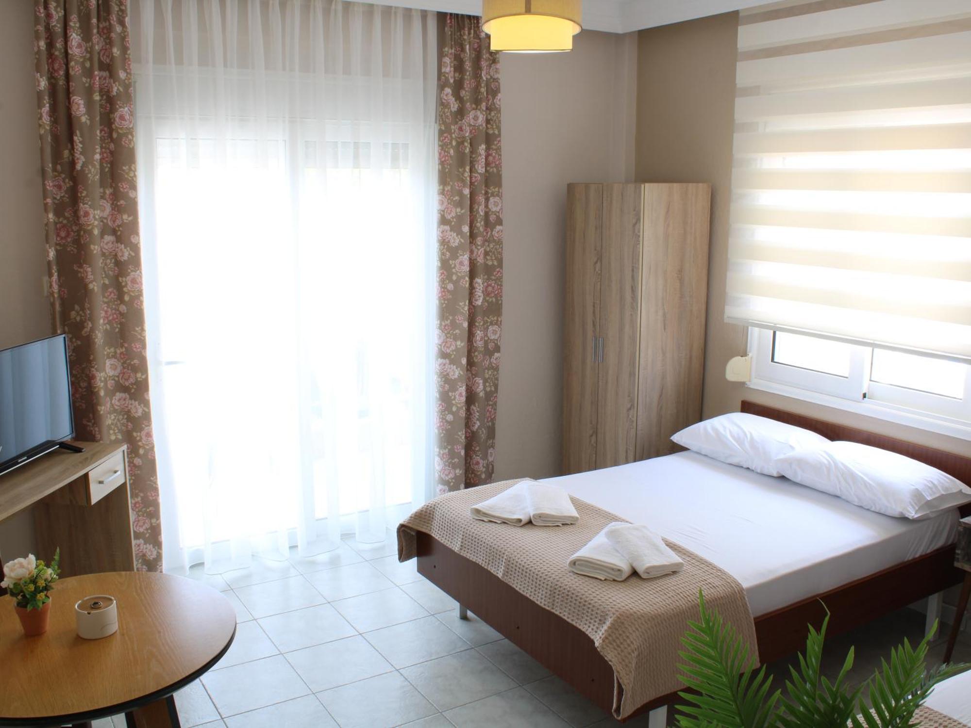 Sunshine Apartments By The Sea Skála Neón Epivatón Екстериор снимка
